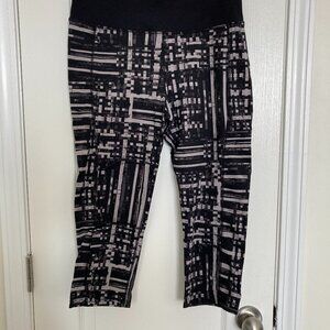 Betsey Johnson Performance Black Workout Capri Leggings Size L